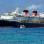 INTERNACIONAL 🚨 Tripulantes de crucero de Disney son detenidos y deportados por investigación de abuso infantil en EE.UU.